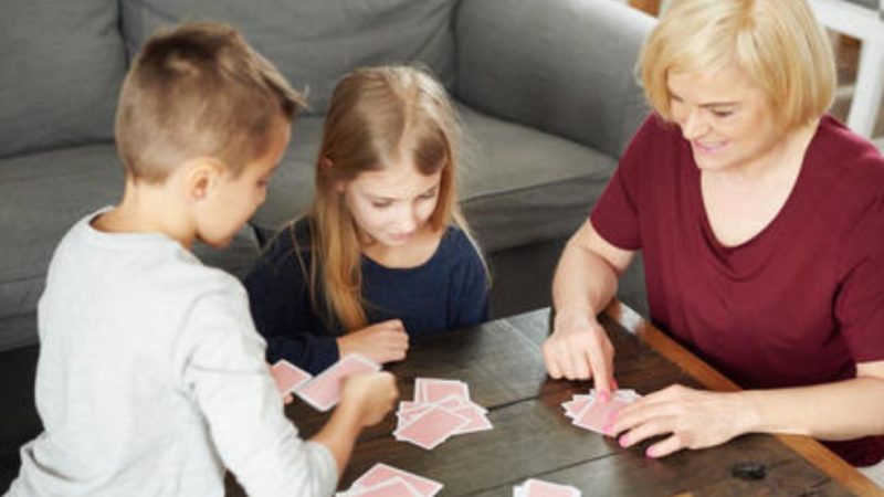 THE HEALTH AND SOCIAL BENEFITS OF PLAYING CARD GAMES